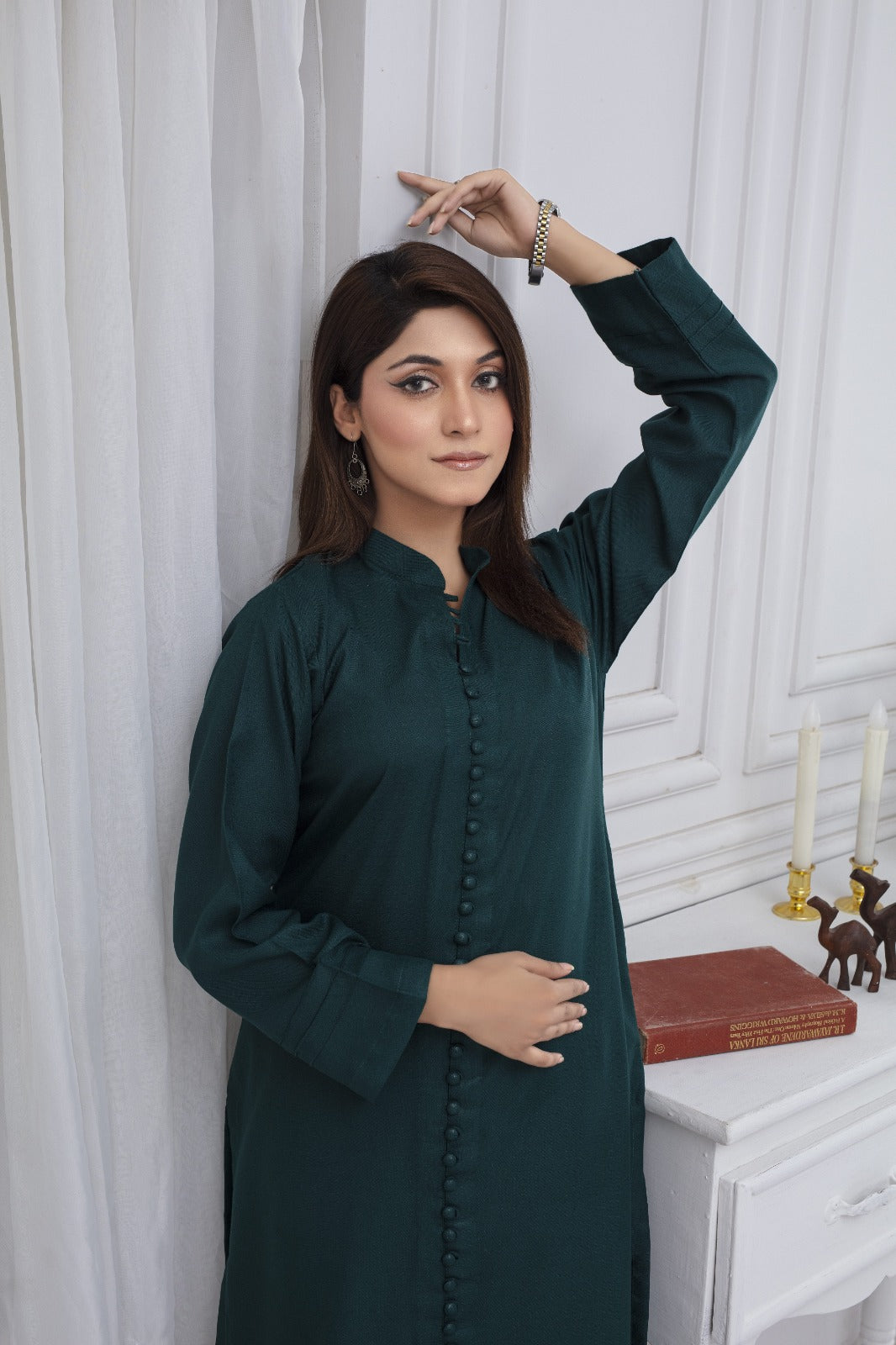 Elegant Emerald Green Front-Button Kurta Set – Timeless Sophistication