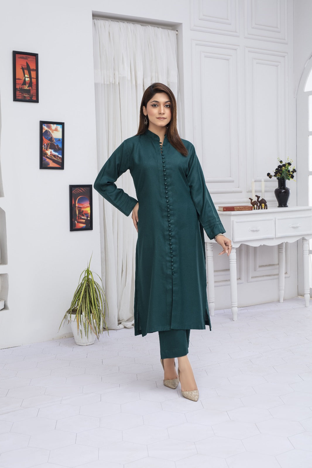 Elegant Emerald Green Front-Button Kurta Set – Timeless Sophistication